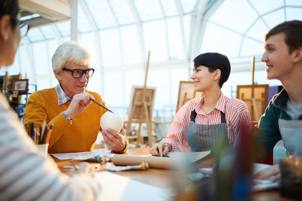 Quelle croisière offre des stages de peinture sur le motif dans les calanques de la Côte d'Azur?