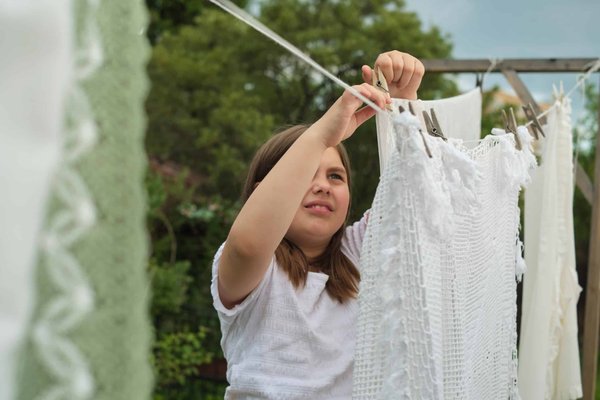 Quelles sont les astuces pour faire du camping en autonomie énergétique complète?