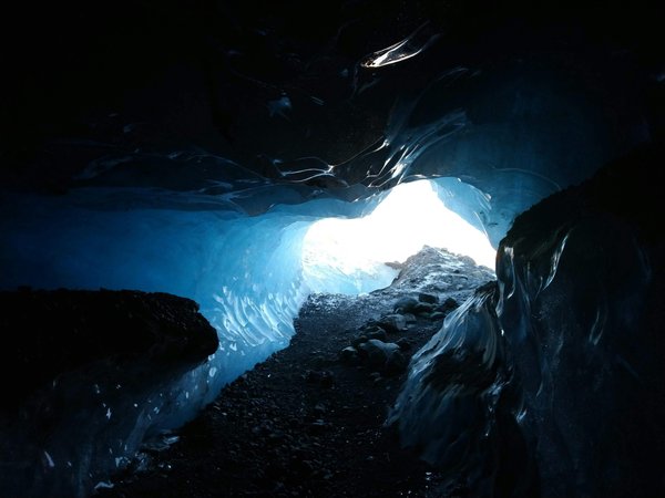 Comment explorer les grottes de glace du Vatnajökull en Islande ?